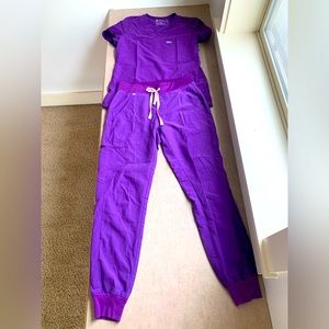 FIGS ultraviolet scrub set